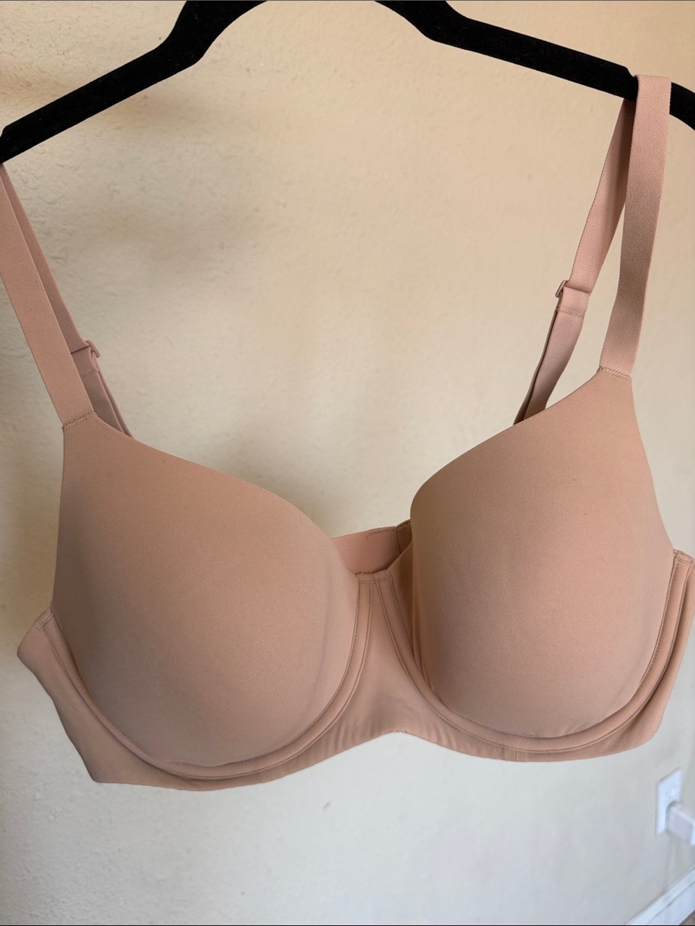 SKIMS Smoothing Full Coverage Bra NWOT size 40C
